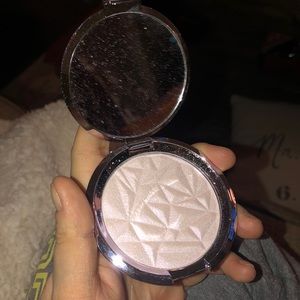 Becca highlighter